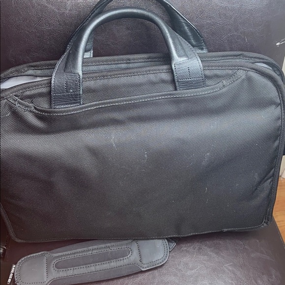 Tumi T-pass check point friendly bag - Picture 3 of 7